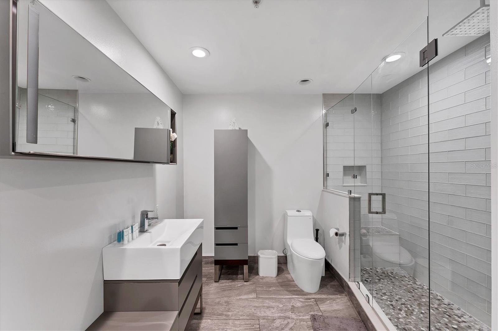 Image 27 of 52 For 525 Jackson Street 302