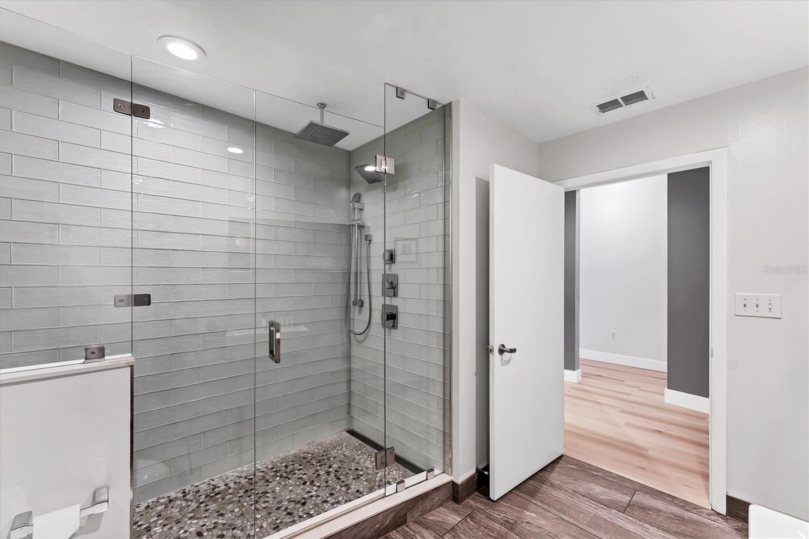 Image 28 of 52 For 525 Jackson Street 302