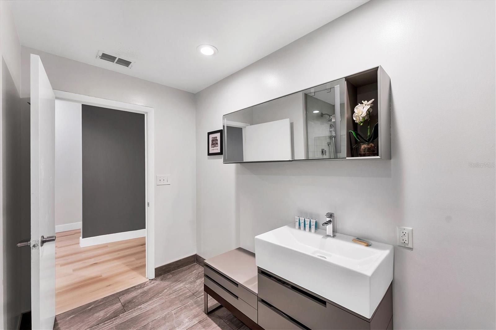 Image 29 of 52 For 525 Jackson Street 302