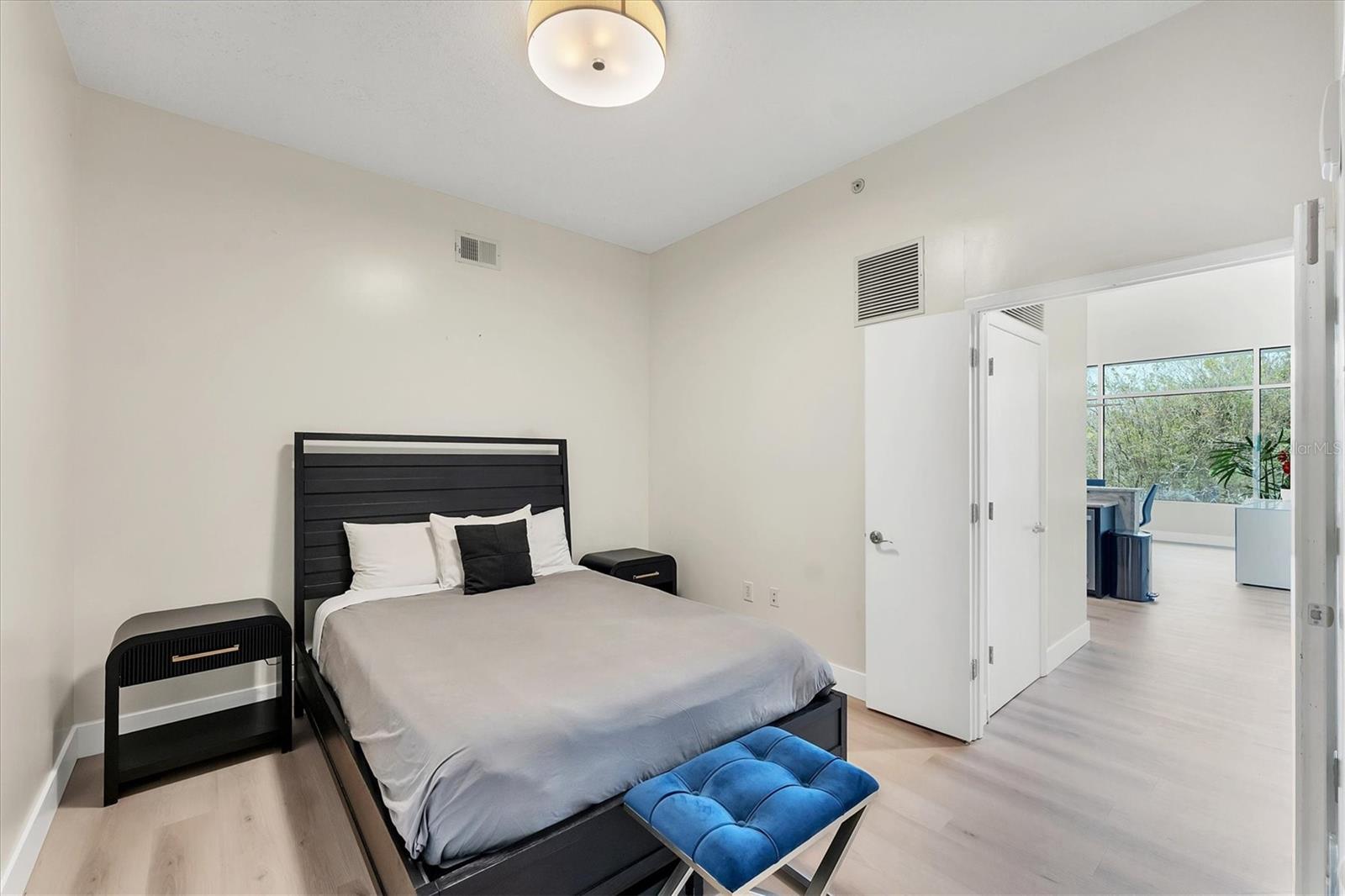 Image 31 of 52 For 525 Jackson Street 302