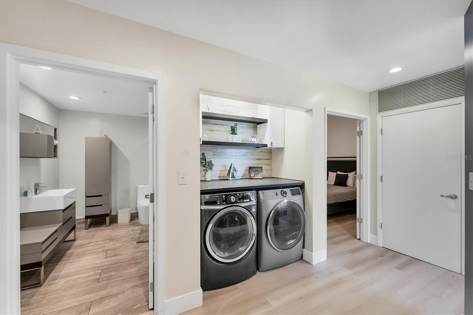 Image 34 of 52 For 525 Jackson Street 302