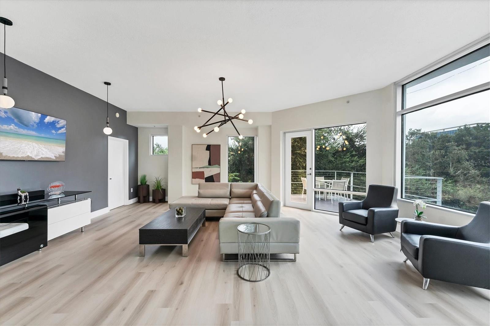 Image 7 of 52 For 525 Jackson Street 302