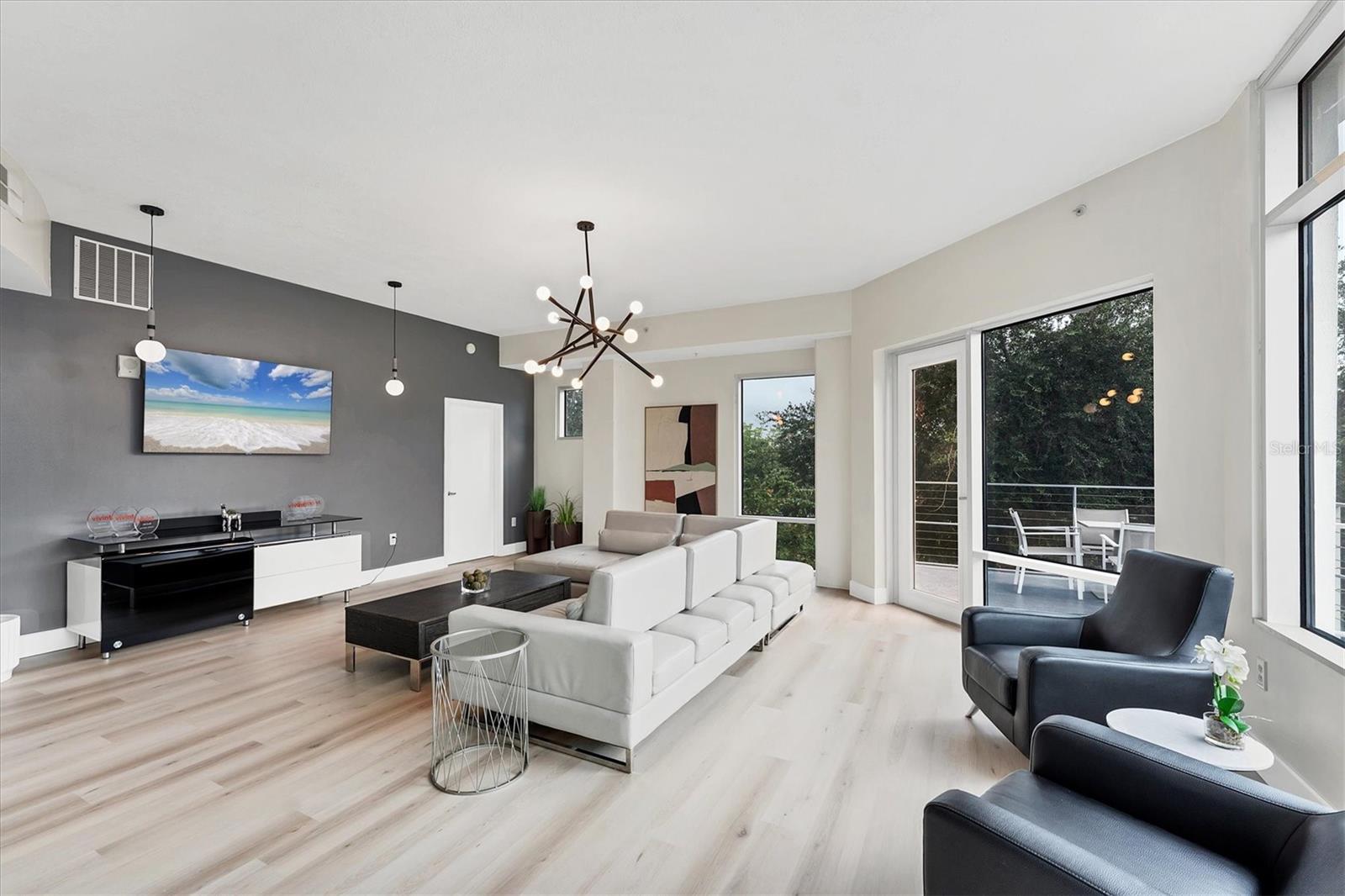 Image 9 of 52 For 525 Jackson Street 302