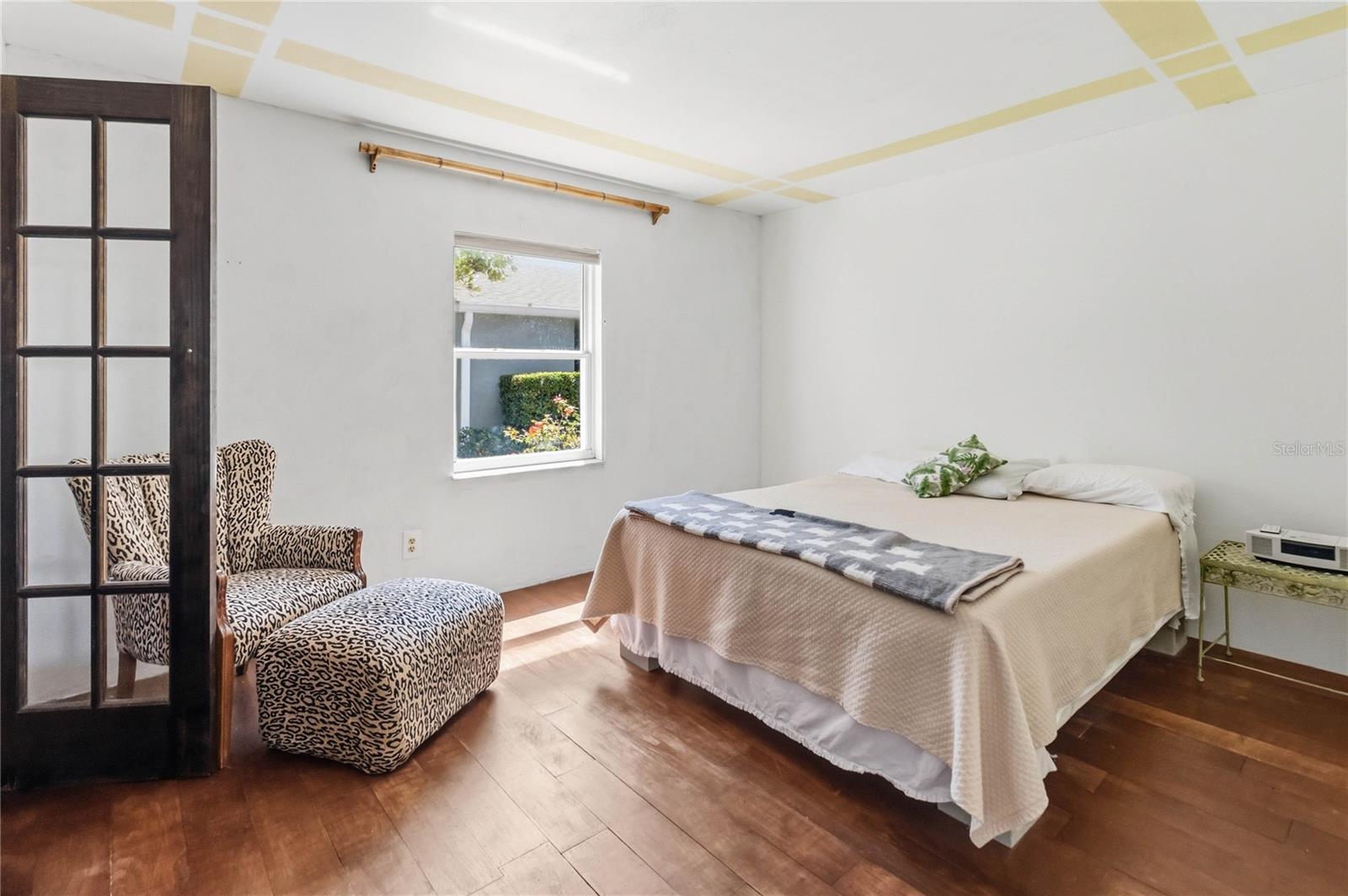 Image 12 of 25 For 102 Dorchester Square 102