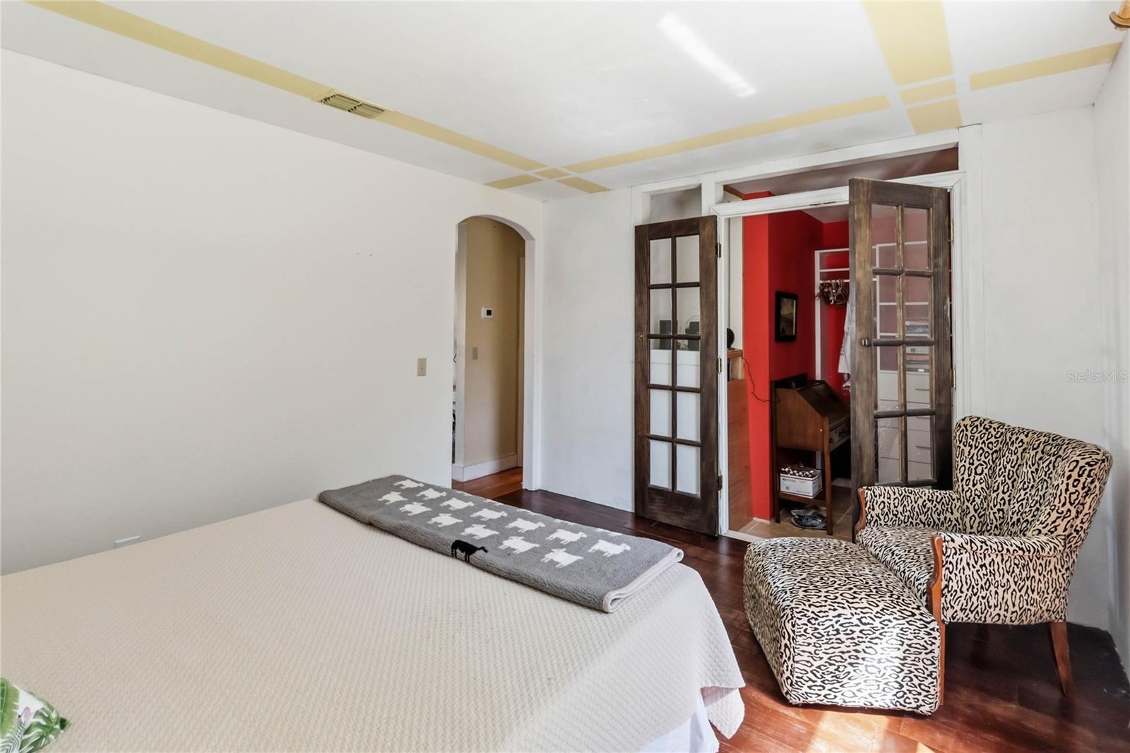 Image 13 of 25 For 102 Dorchester Square 102