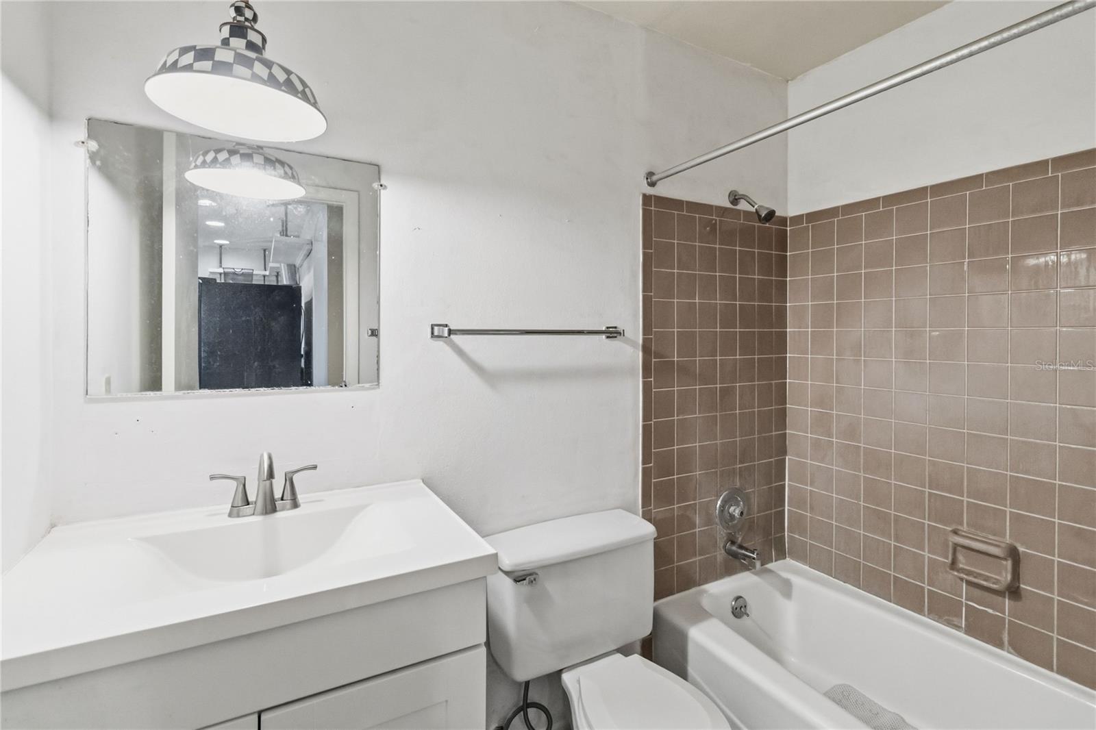 Image 15 of 25 For 102 Dorchester Square 102