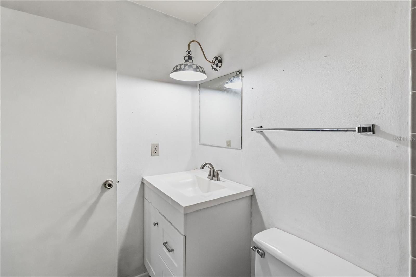 Image 16 of 25 For 102 Dorchester Square 102