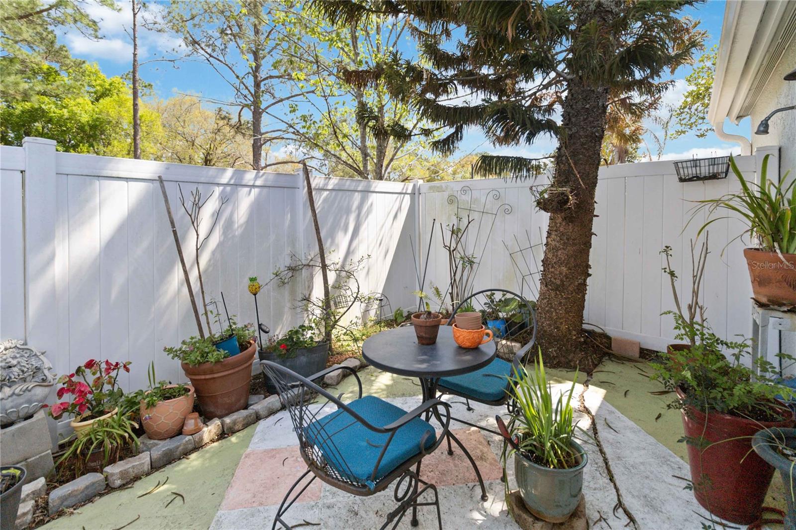 Image 20 of 25 For 102 Dorchester Square 102