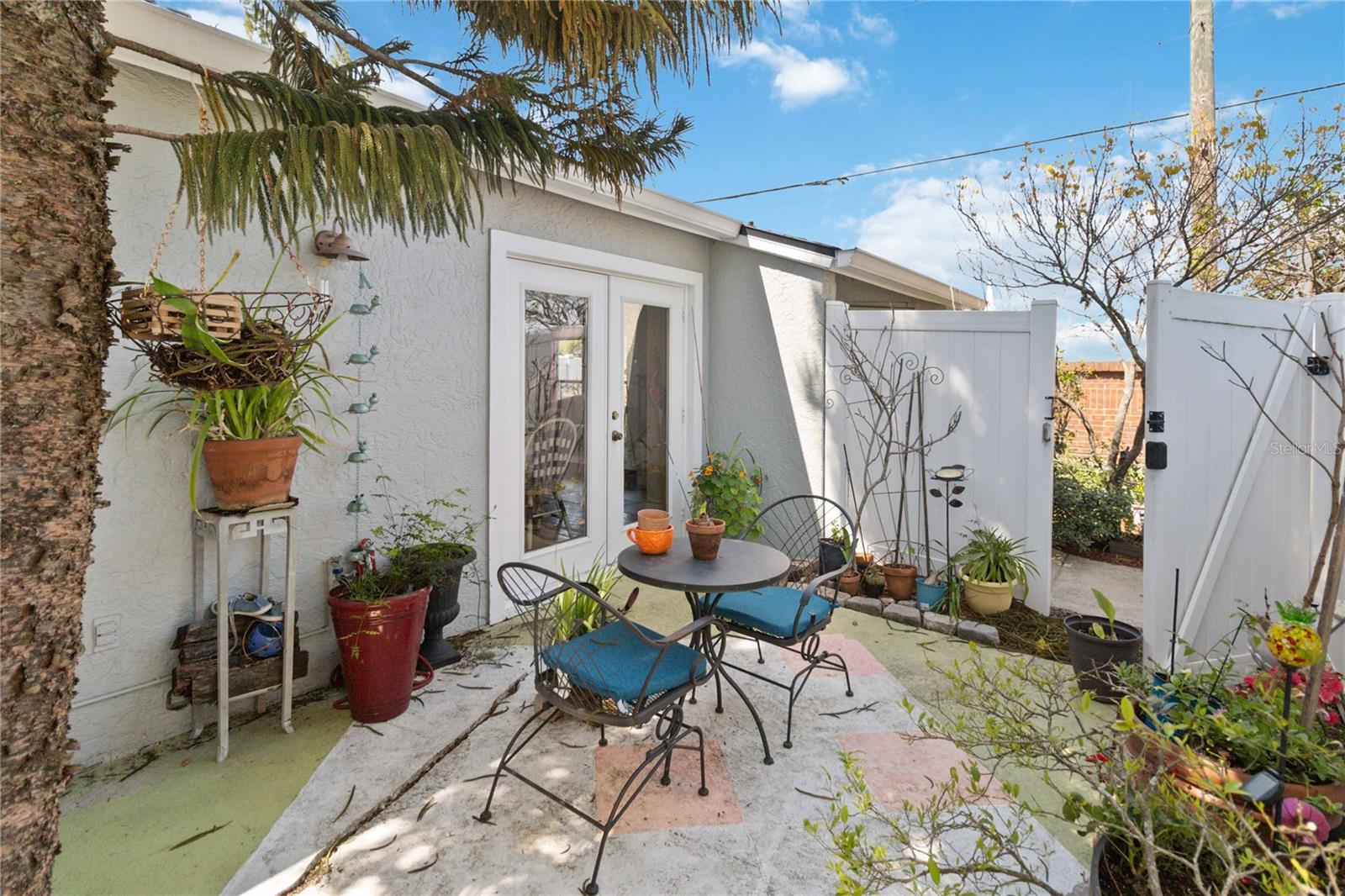 Image 22 of 25 For 102 Dorchester Square 102