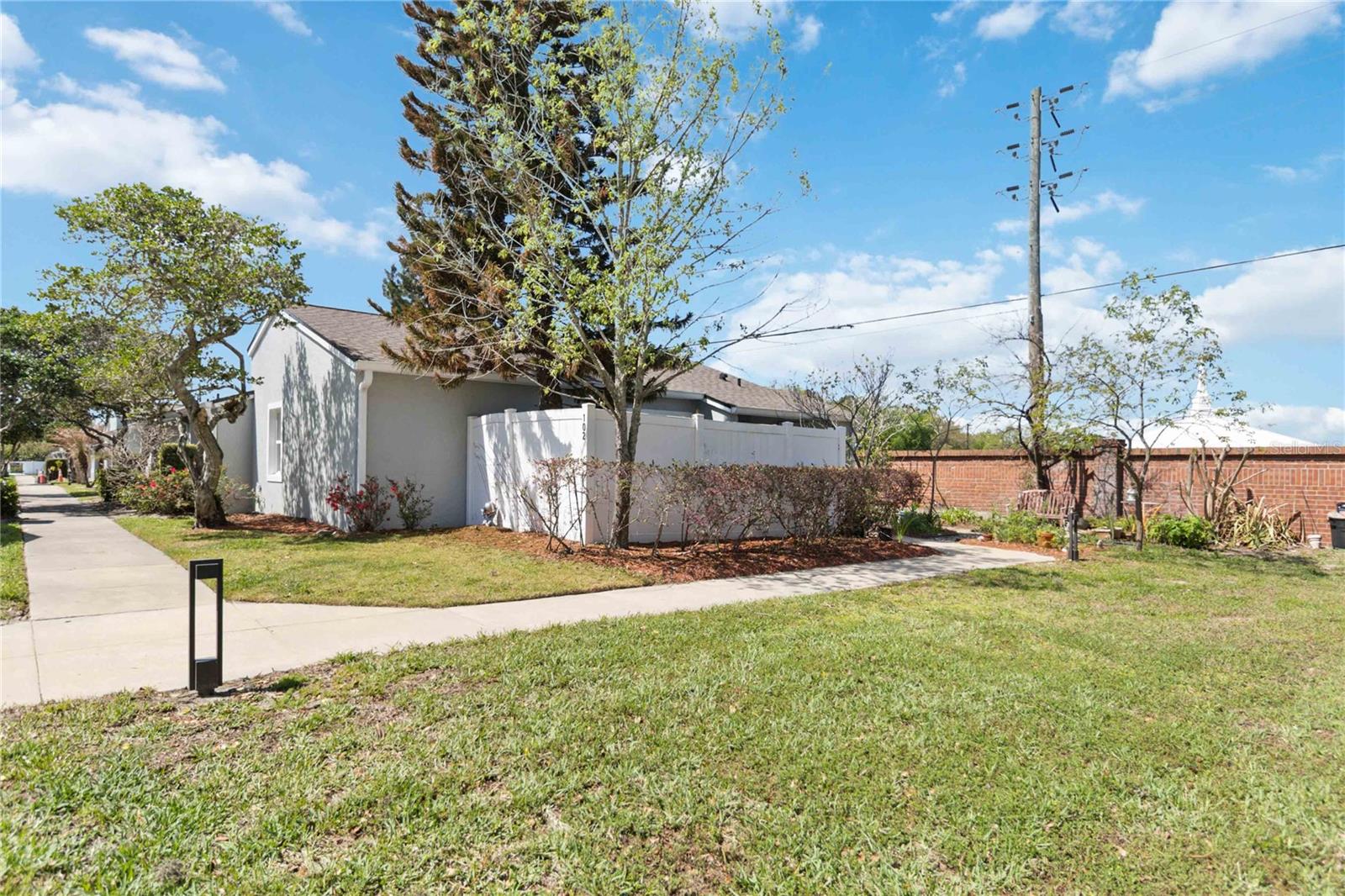 Image 23 of 25 For 102 Dorchester Square 102