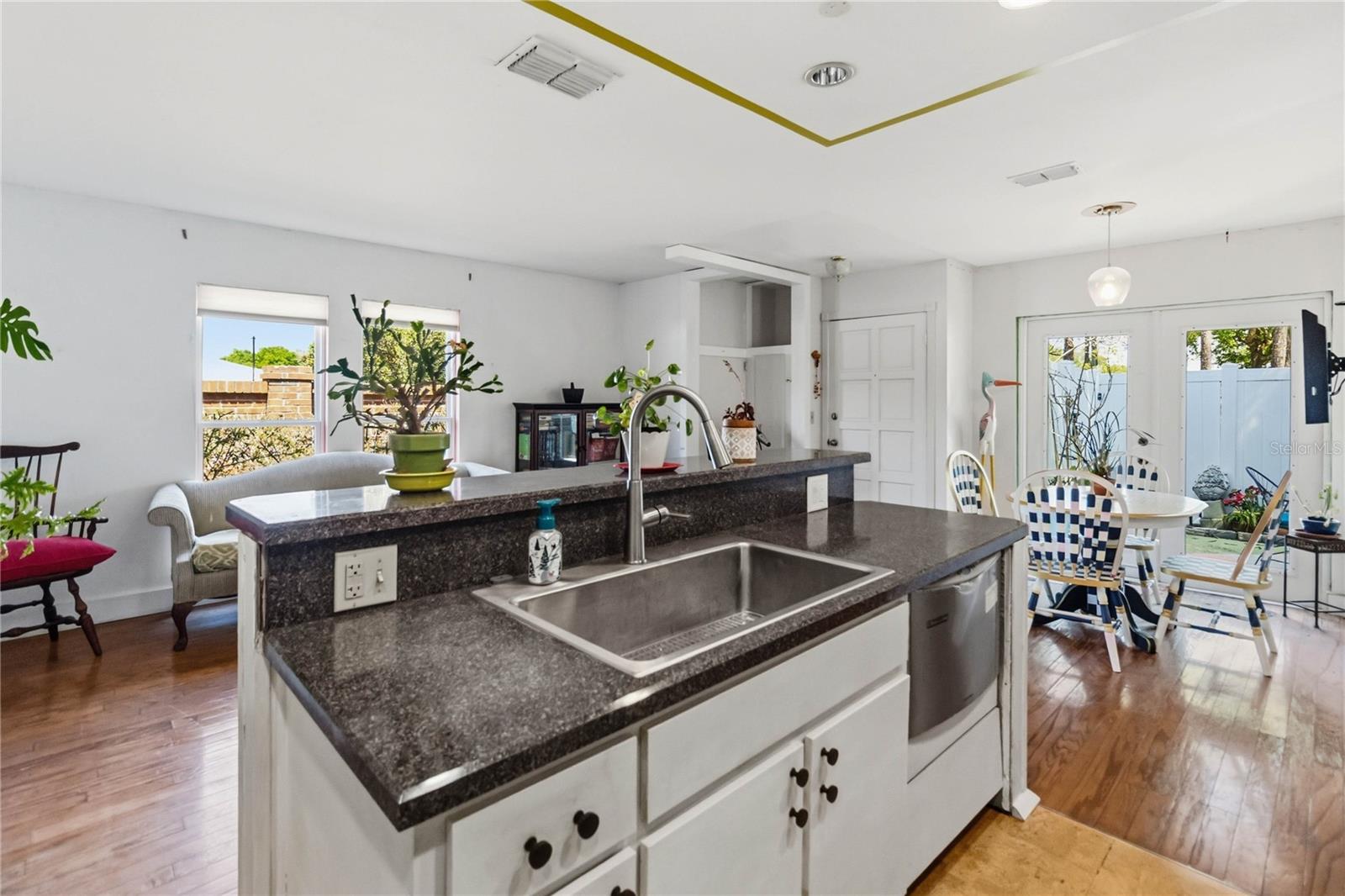 Image 4 of 25 For 102 Dorchester Square 102