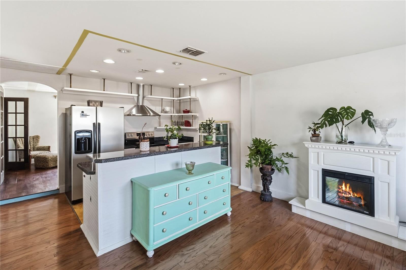 Image 6 of 25 For 102 Dorchester Square 102