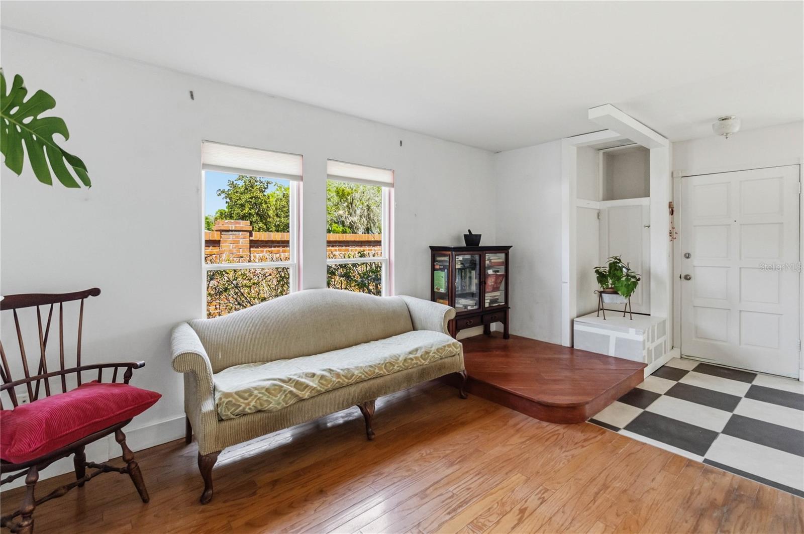 Image 9 of 25 For 102 Dorchester Square 102