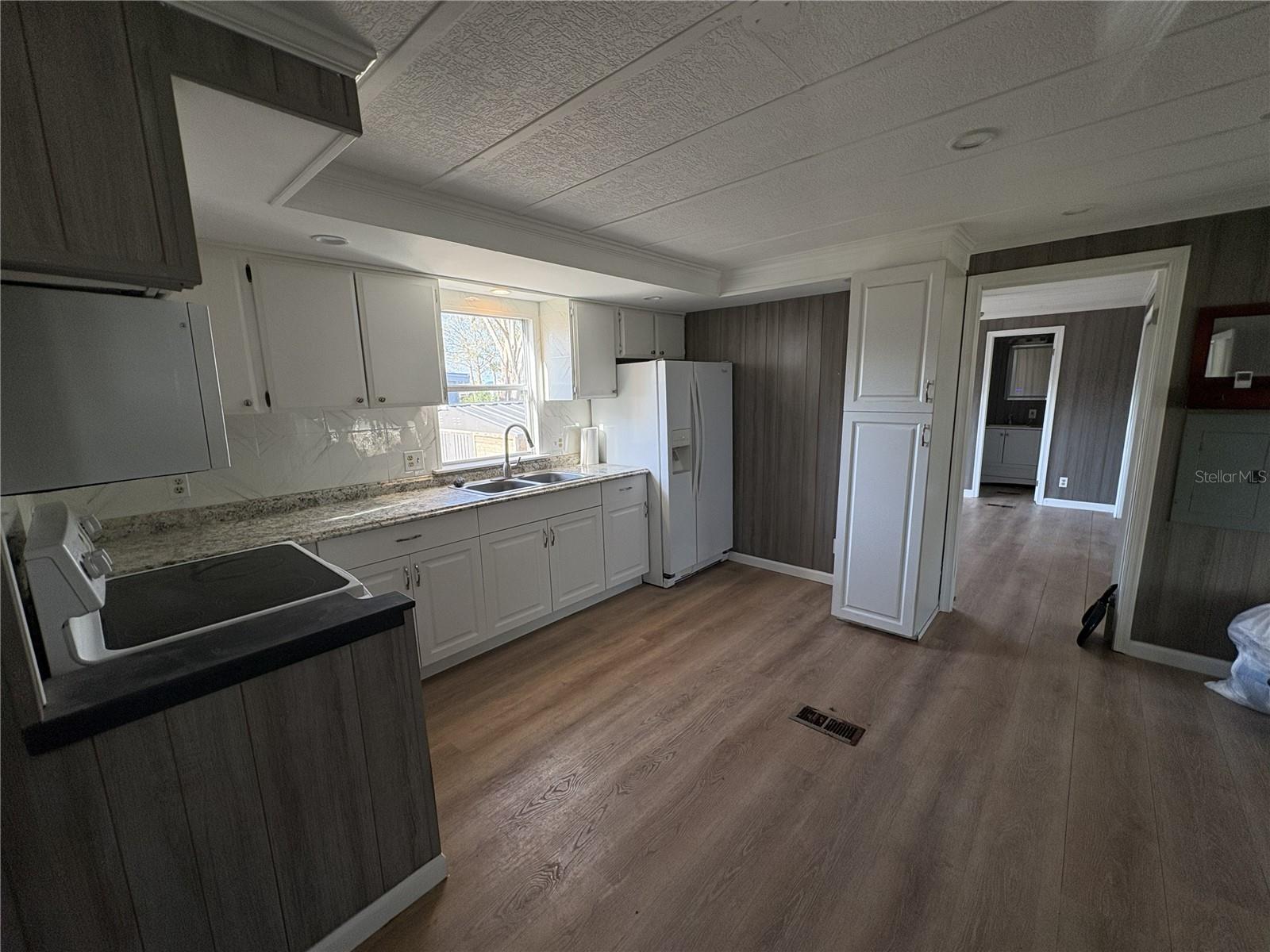 Image 3 of 14 For 1183 9th Street