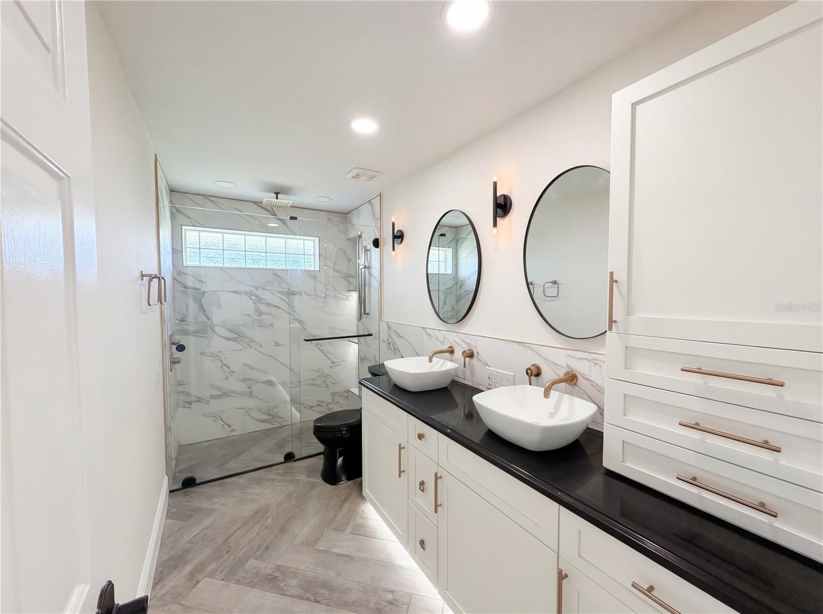 Image 18 of 23 For 5340 Saddleback Court