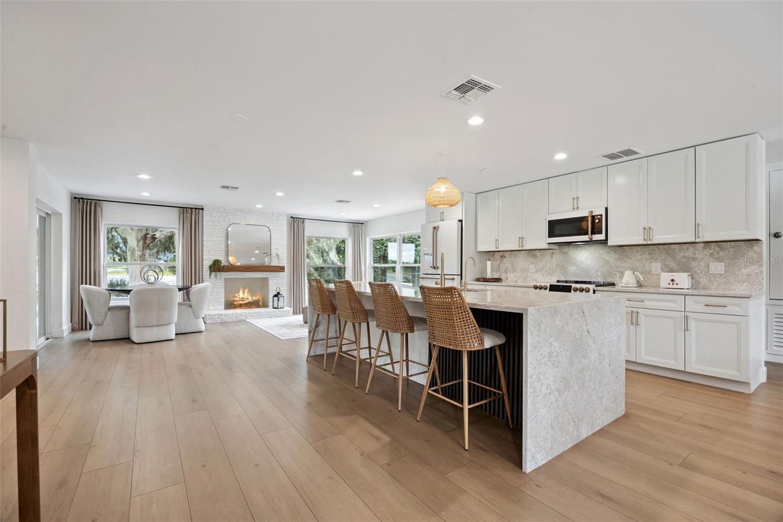 Image 12 of 86 For 17661 Davenport Road