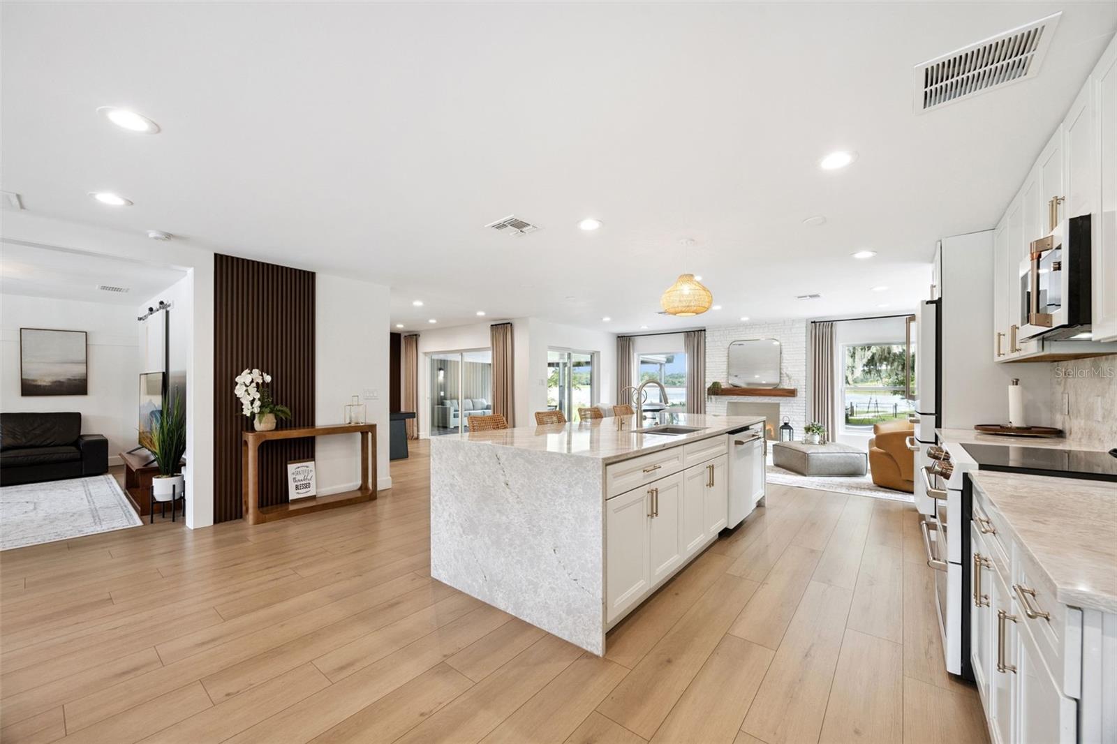 Image 16 of 86 For 17661 Davenport Road