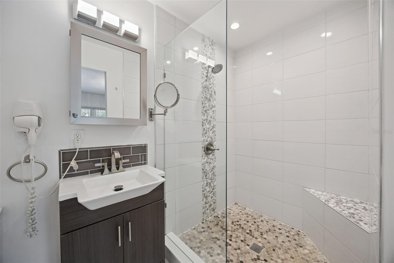 Image 26 of 86 For 17661 Davenport Road