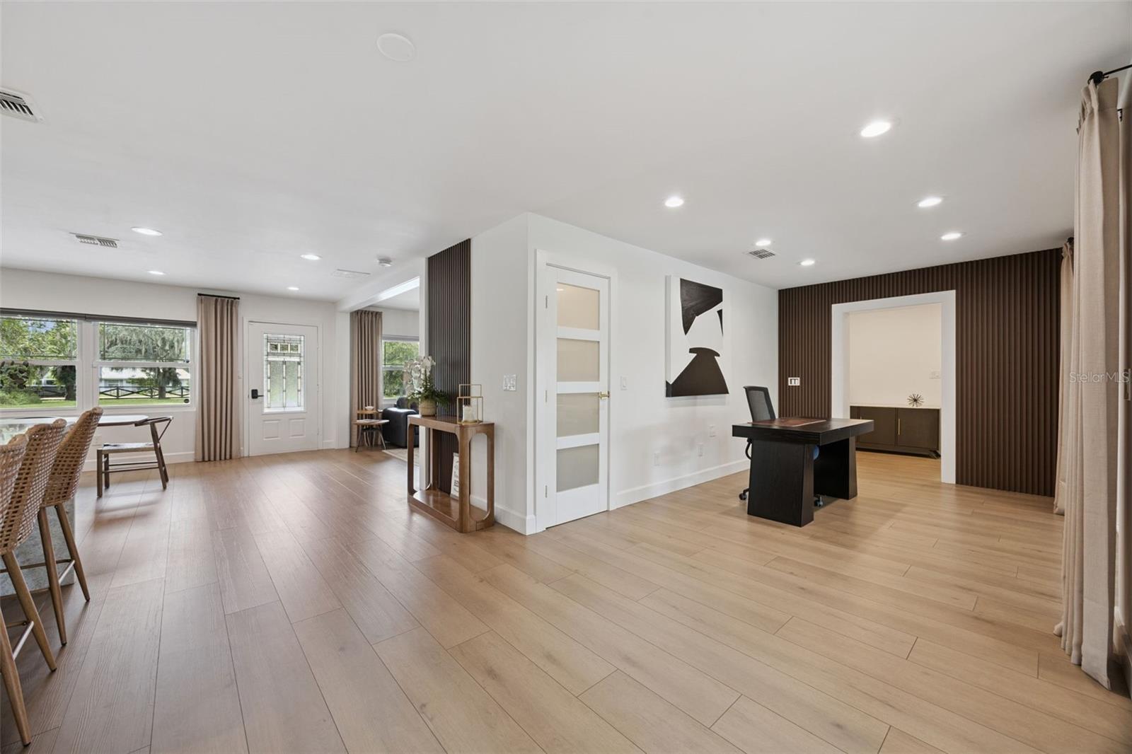 Image 36 of 86 For 17661 Davenport Road