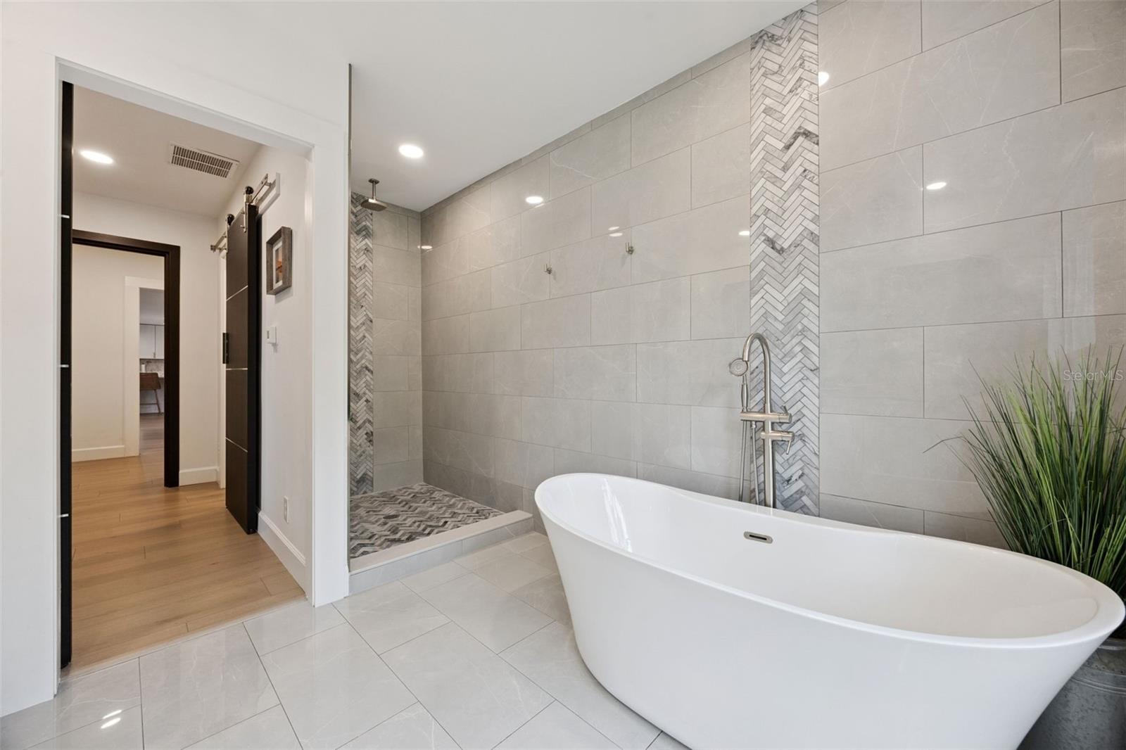 Image 49 of 86 For 17661 Davenport Road