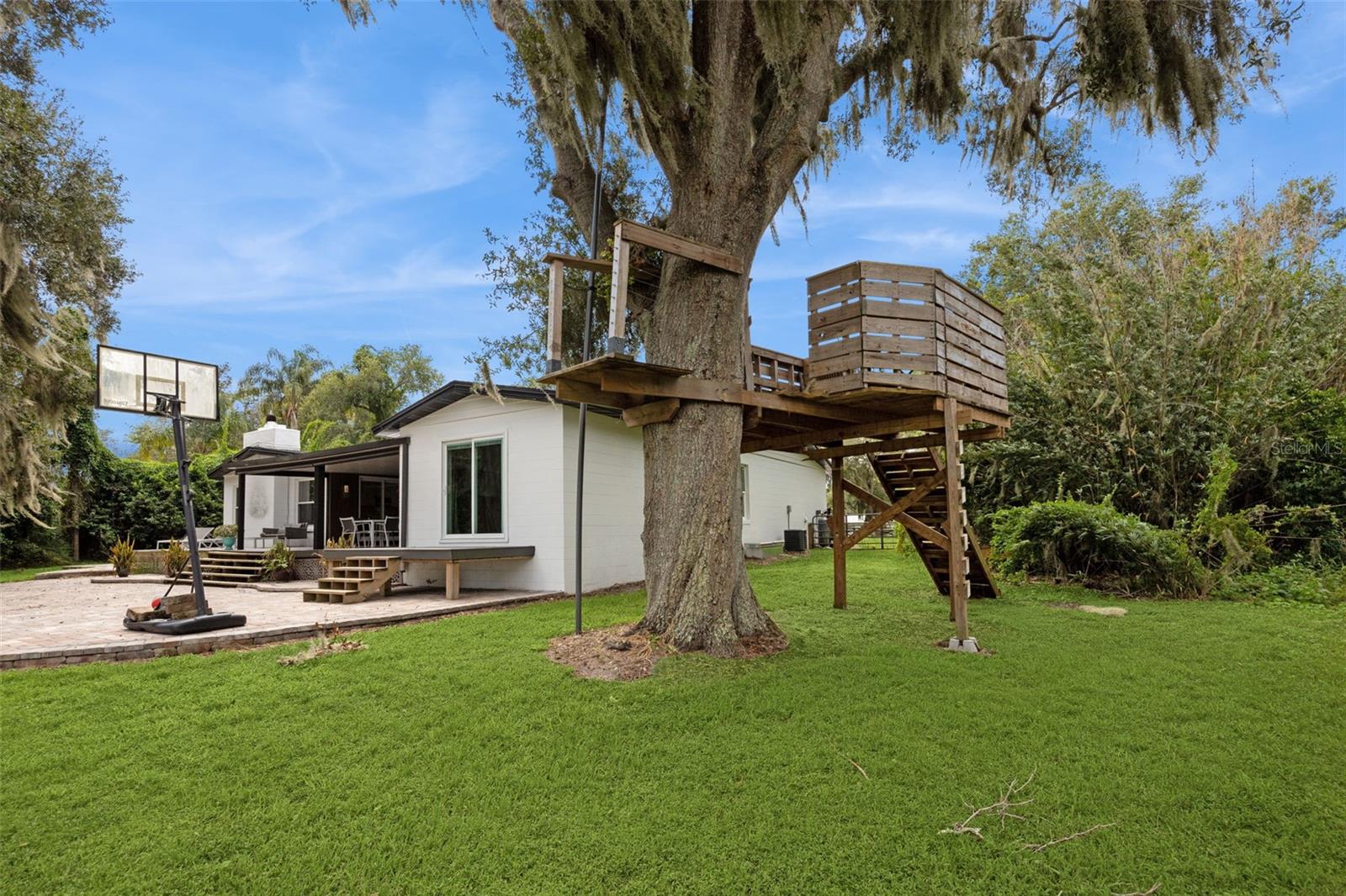 Image 59 of 86 For 17661 Davenport Road