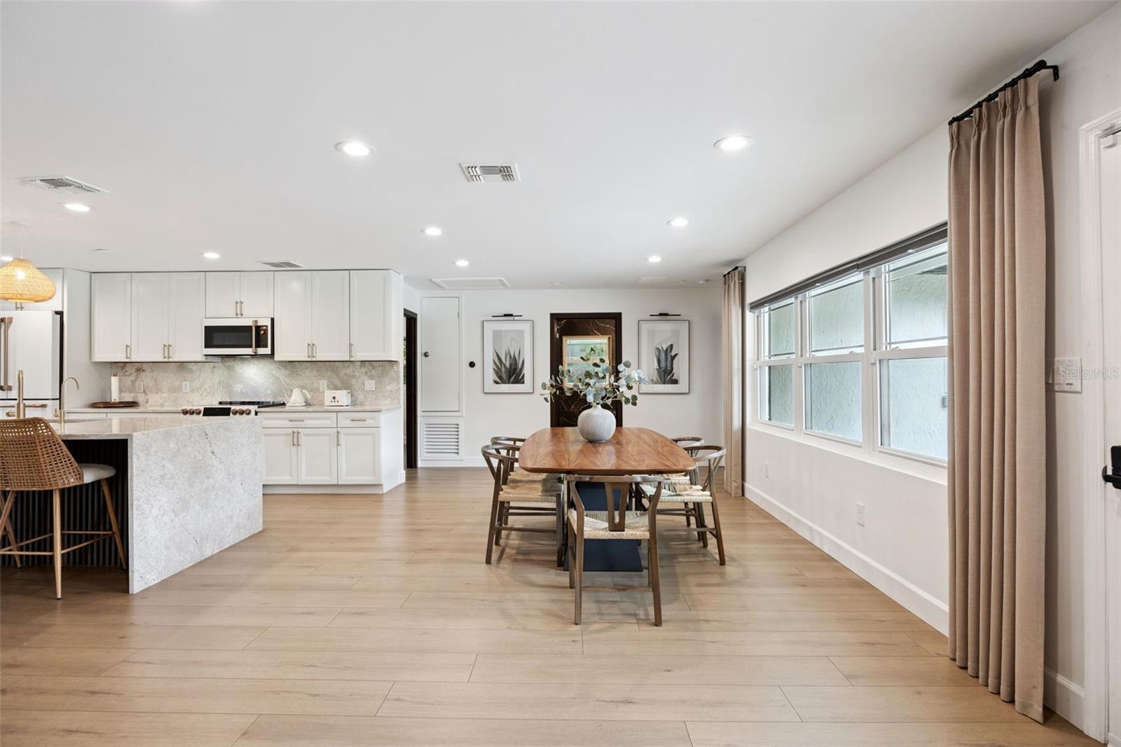 Image 6 of 86 For 17661 Davenport Road