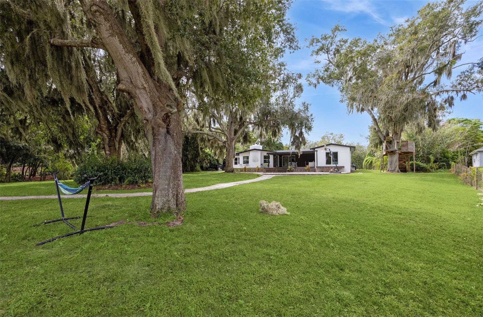 Image 61 of 86 For 17661 Davenport Road