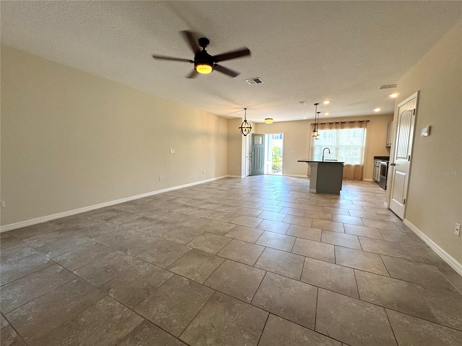 Image 7 of 35 For 16917 Tesla Alley