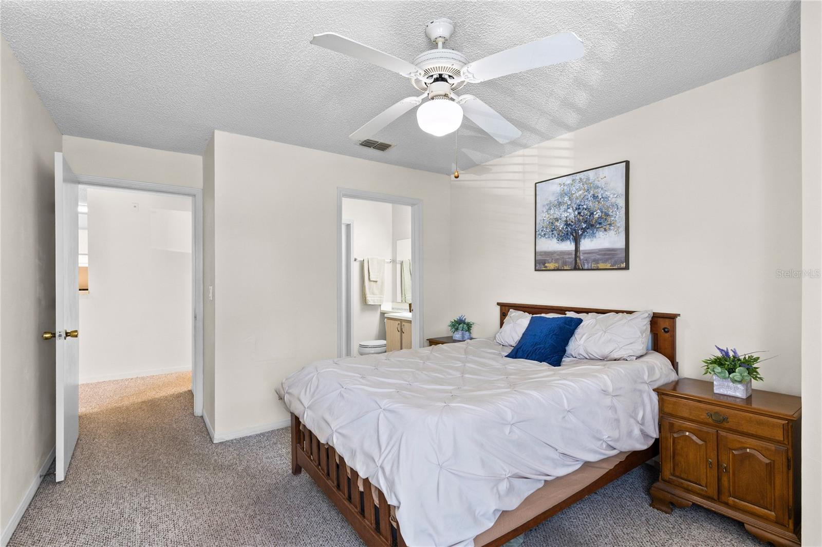 Image 17 of 40 For 2516 Grassy Point Drive 102