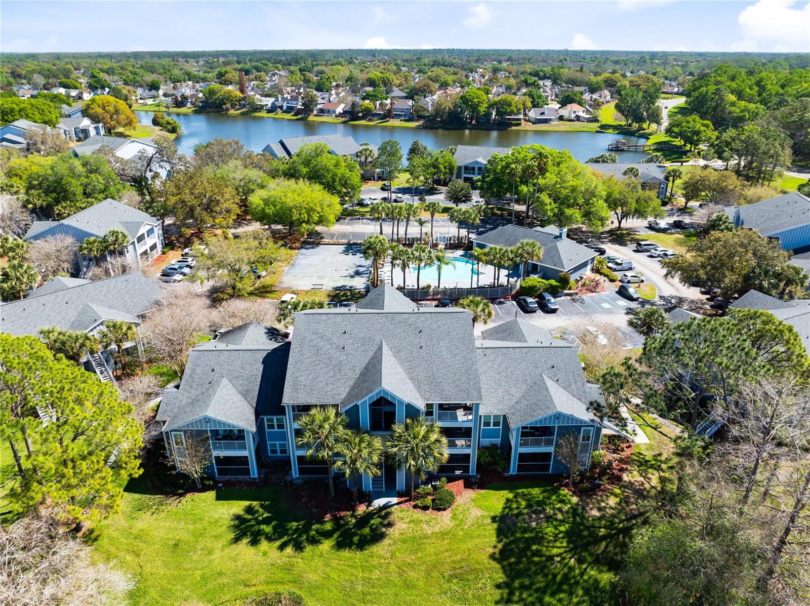 Image 33 of 40 For 2516 Grassy Point Drive 102