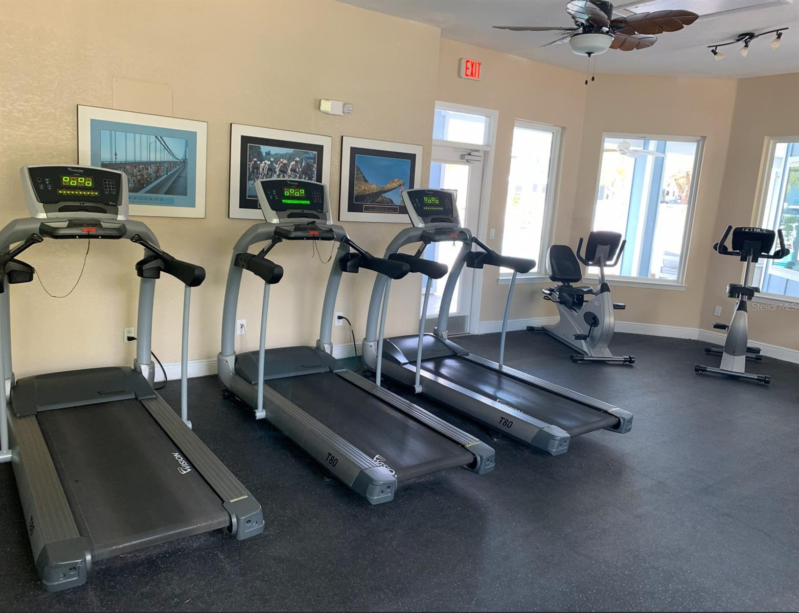 Image 38 of 40 For 2516 Grassy Point Drive 102