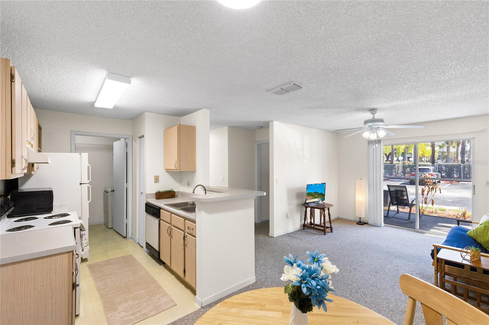 Image 7 of 40 For 2516 Grassy Point Drive 102