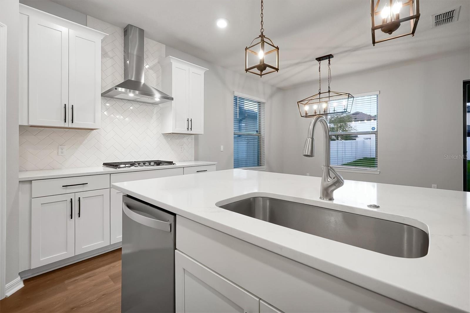 Image 13 of 37 For 9872 Aurea Moss Lane