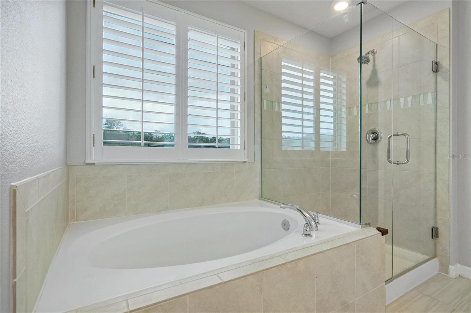 Image 19 of 37 For 9872 Aurea Moss Lane