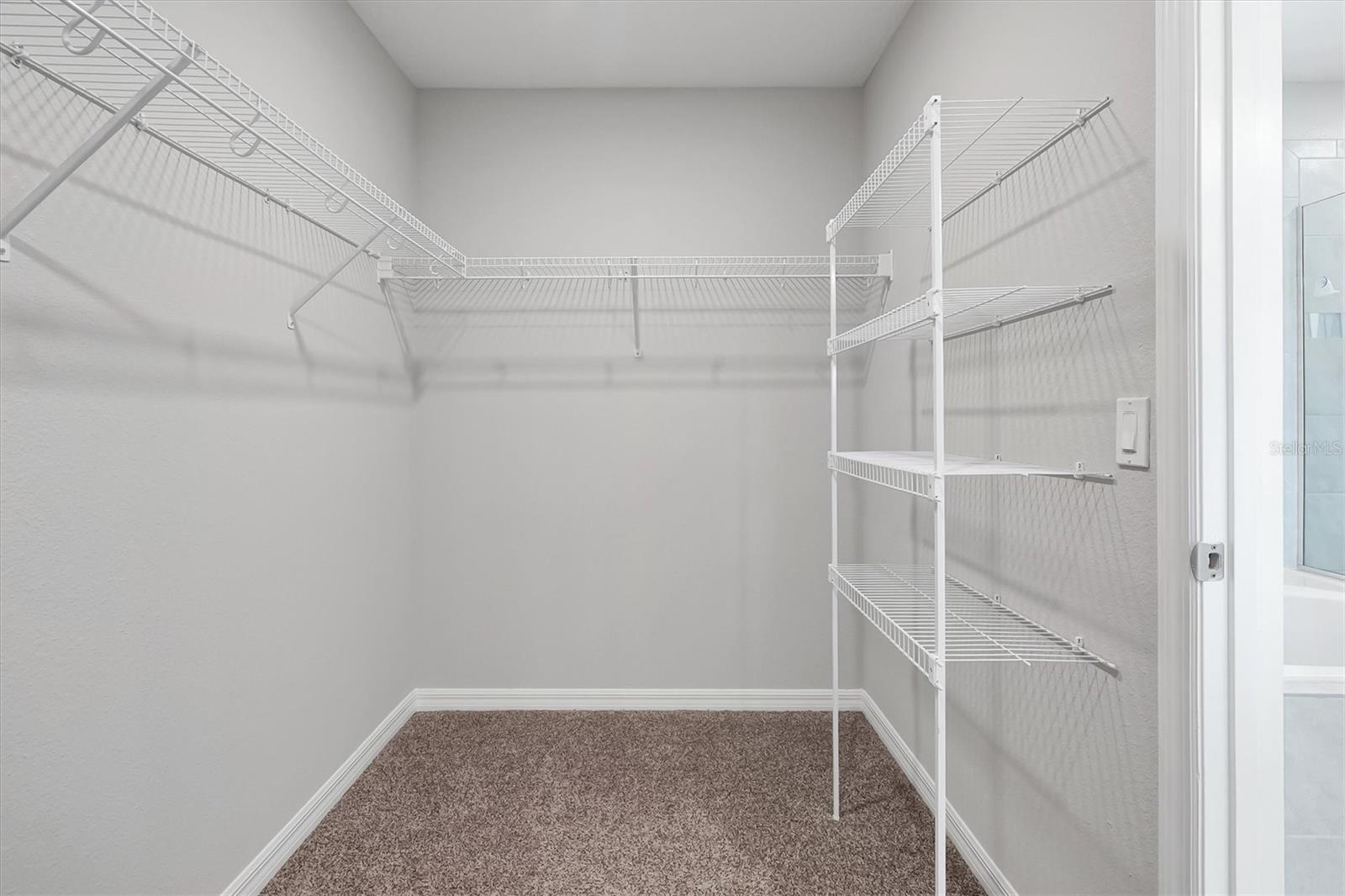 Image 21 of 37 For 9872 Aurea Moss Lane