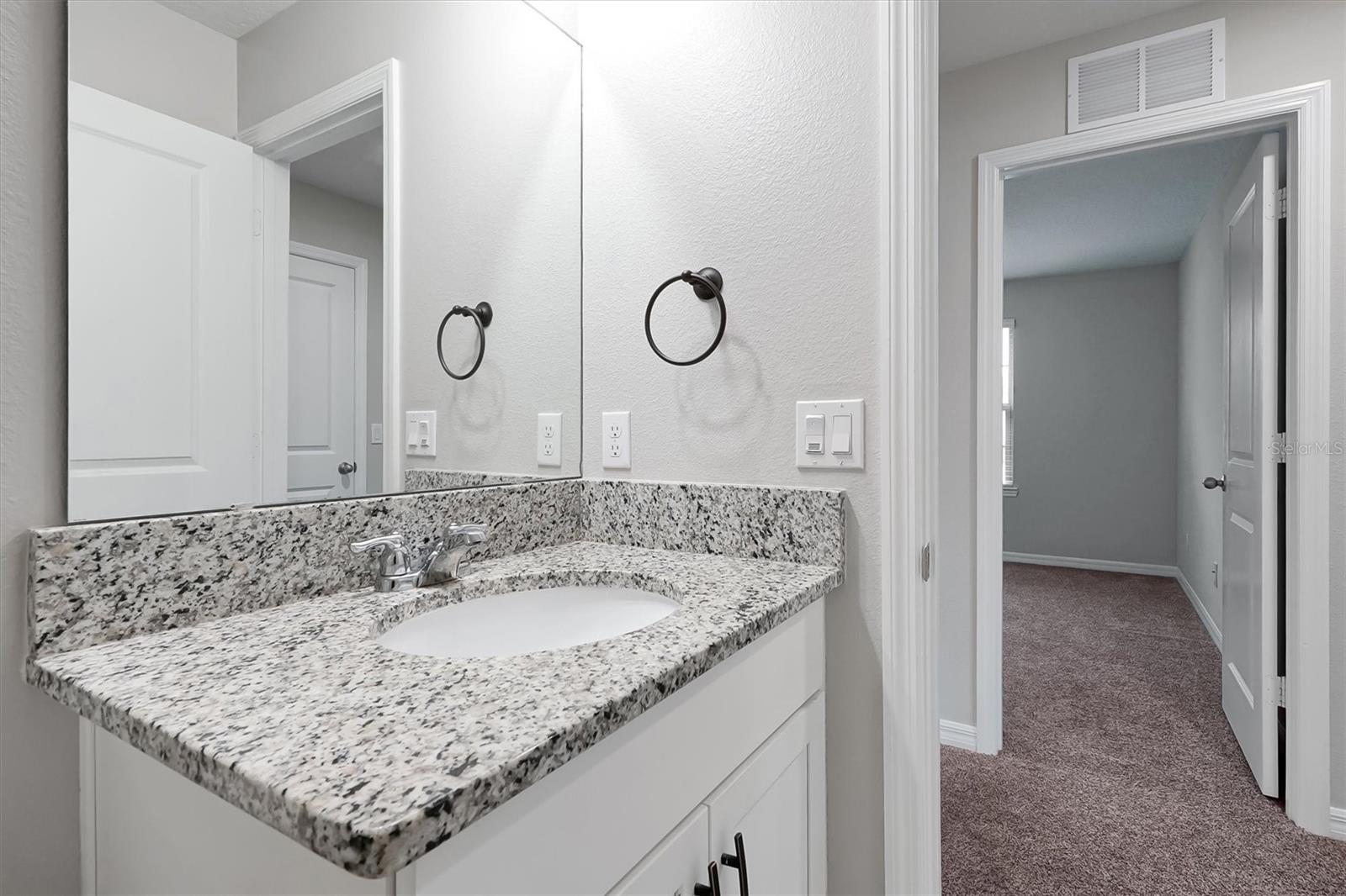 Image 28 of 37 For 9872 Aurea Moss Lane