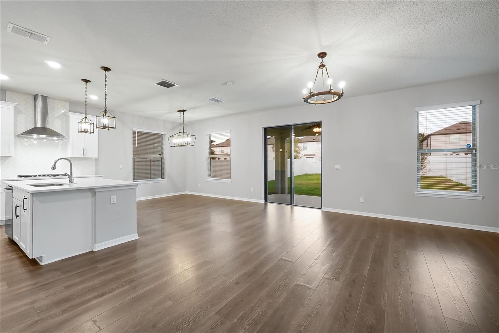 Image 8 of 37 For 9872 Aurea Moss Lane