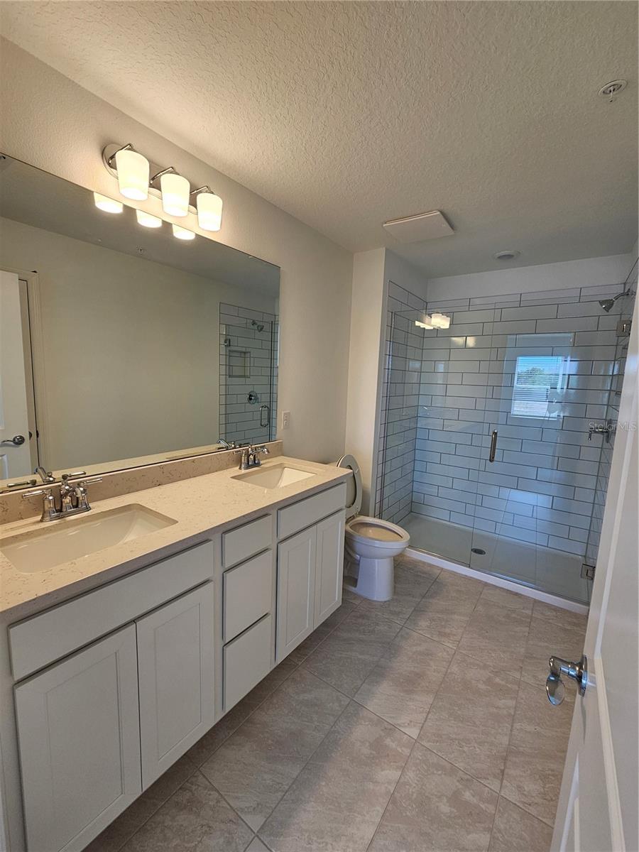 Image 16 of 27 For 11483 Harboview St