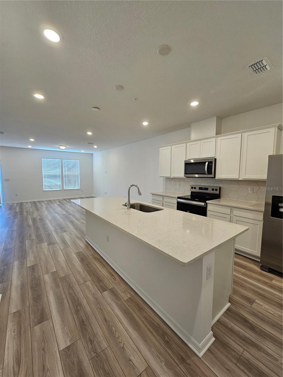 Image 5 of 27 For 11483 Harboview St