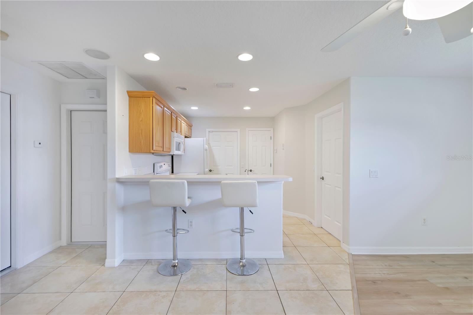 Image 15 of 40 For 1980 Summer Court