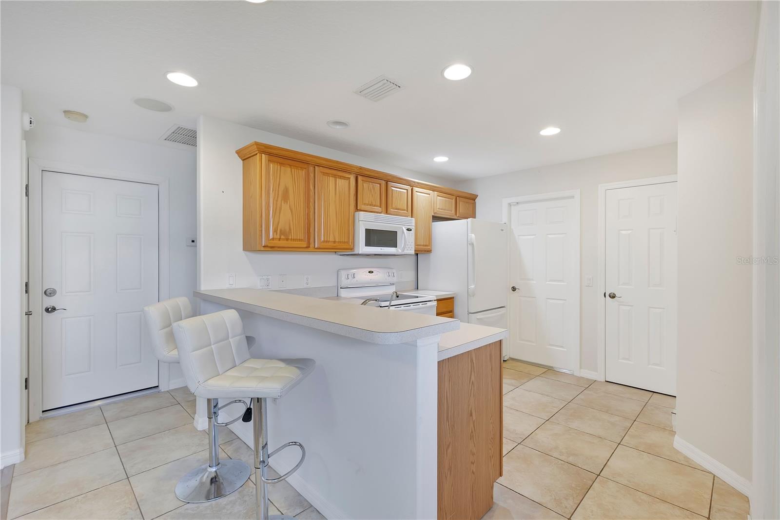 Image 16 of 40 For 1980 Summer Court