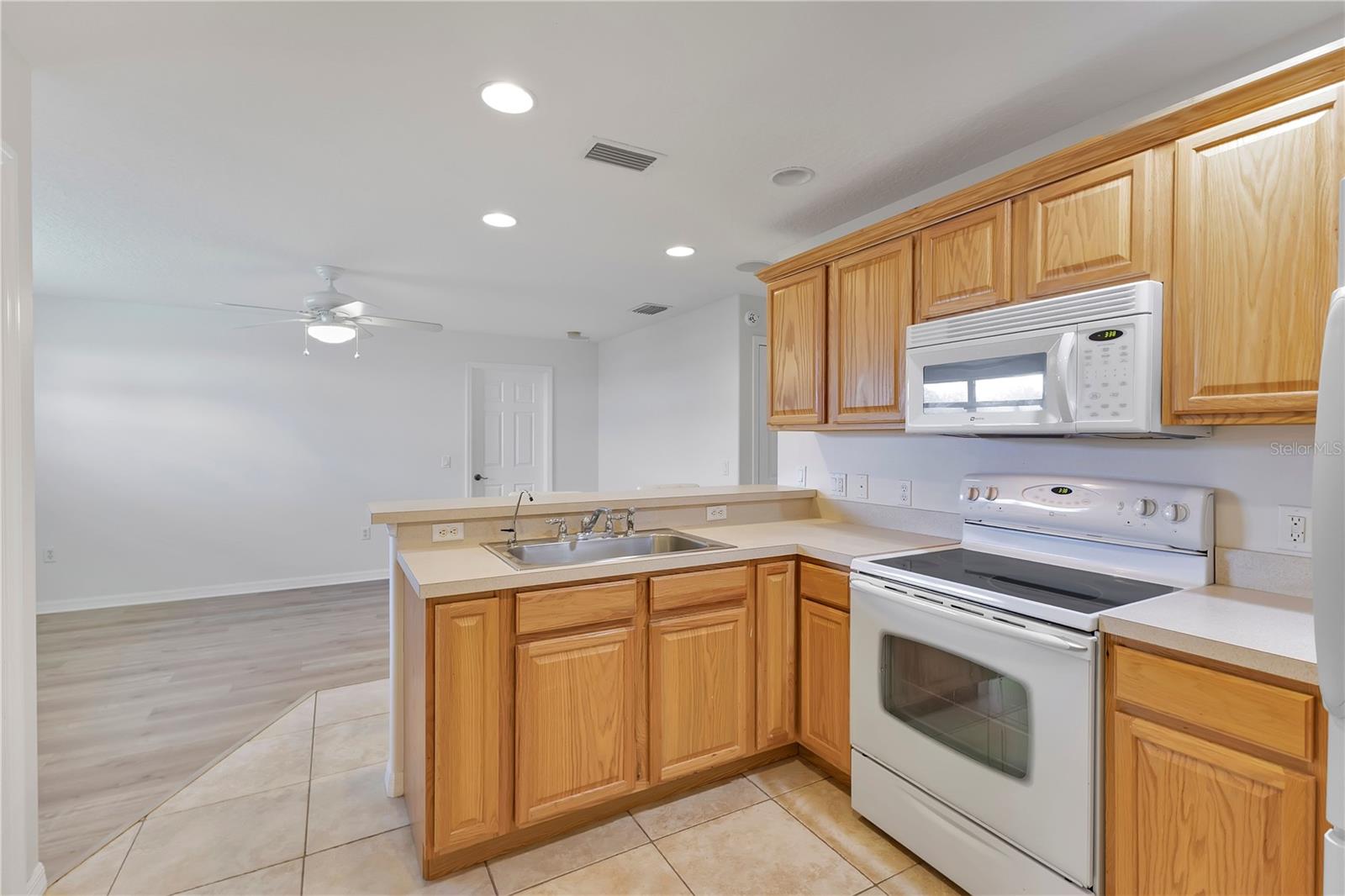 Image 17 of 40 For 1980 Summer Court