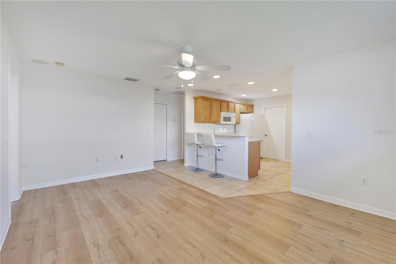 Image 18 of 40 For 1980 Summer Court