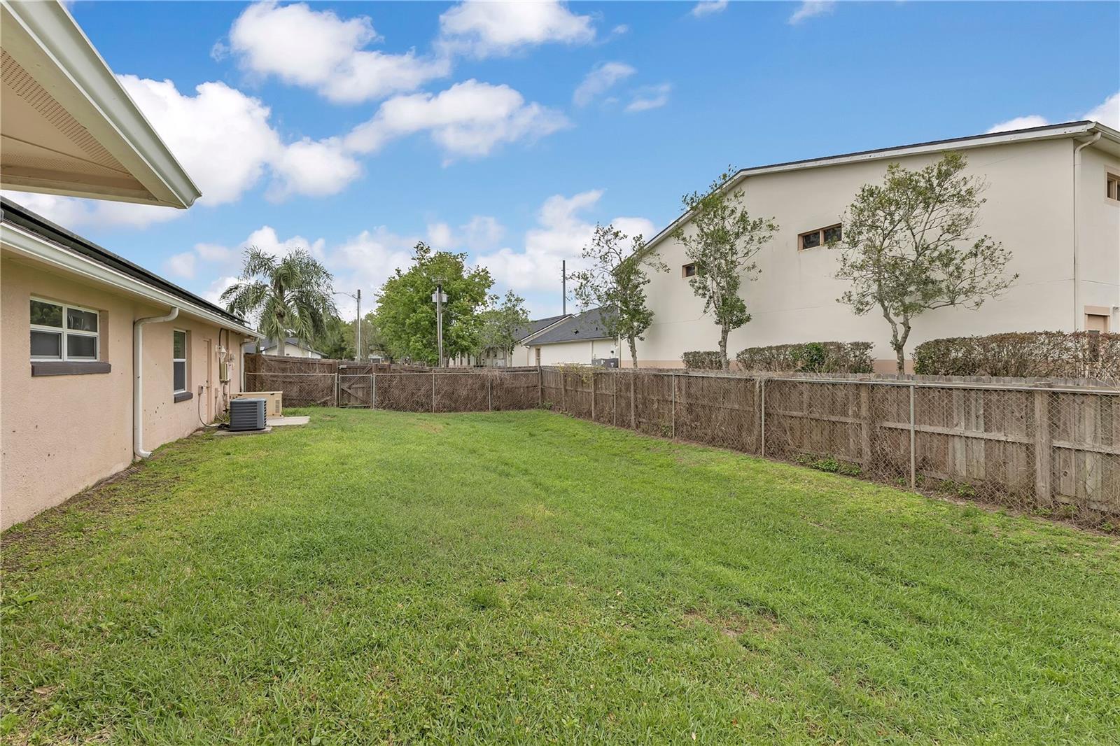 Image 26 of 40 For 1980 Summer Court