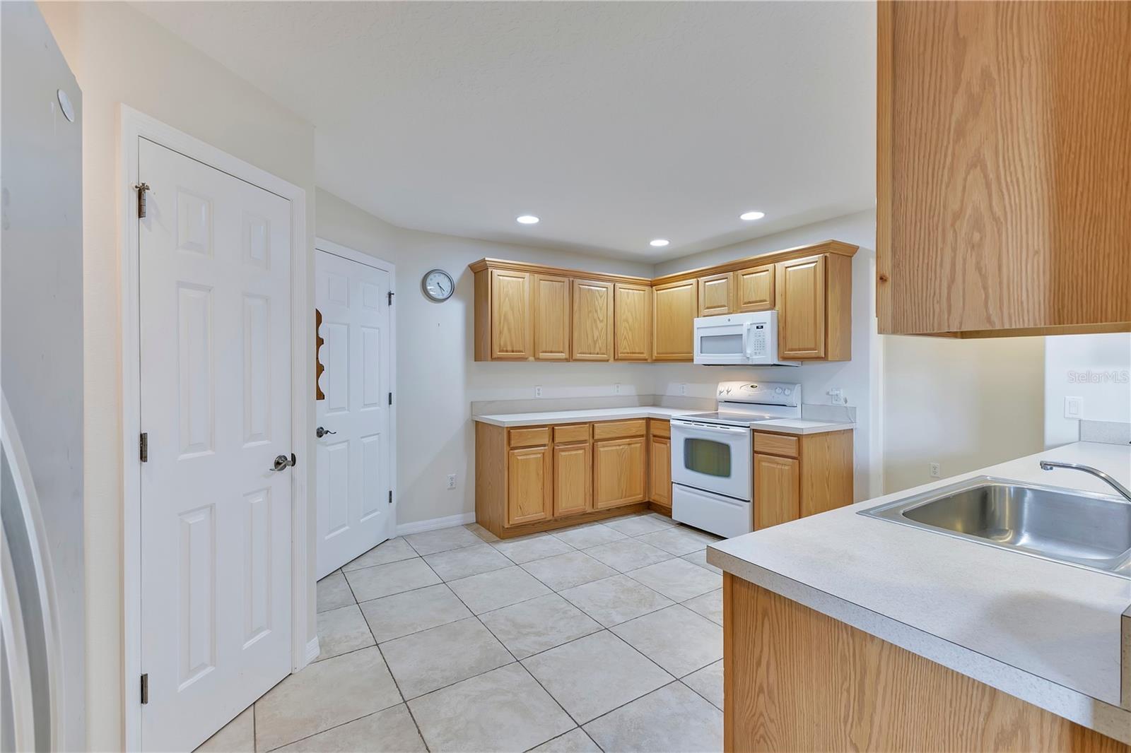 Image 7 of 40 For 1980 Summer Court