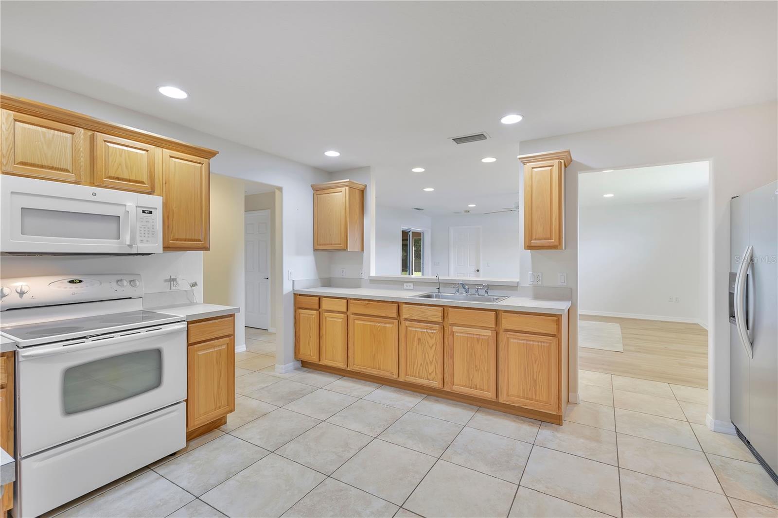 Image 9 of 40 For 1980 Summer Court