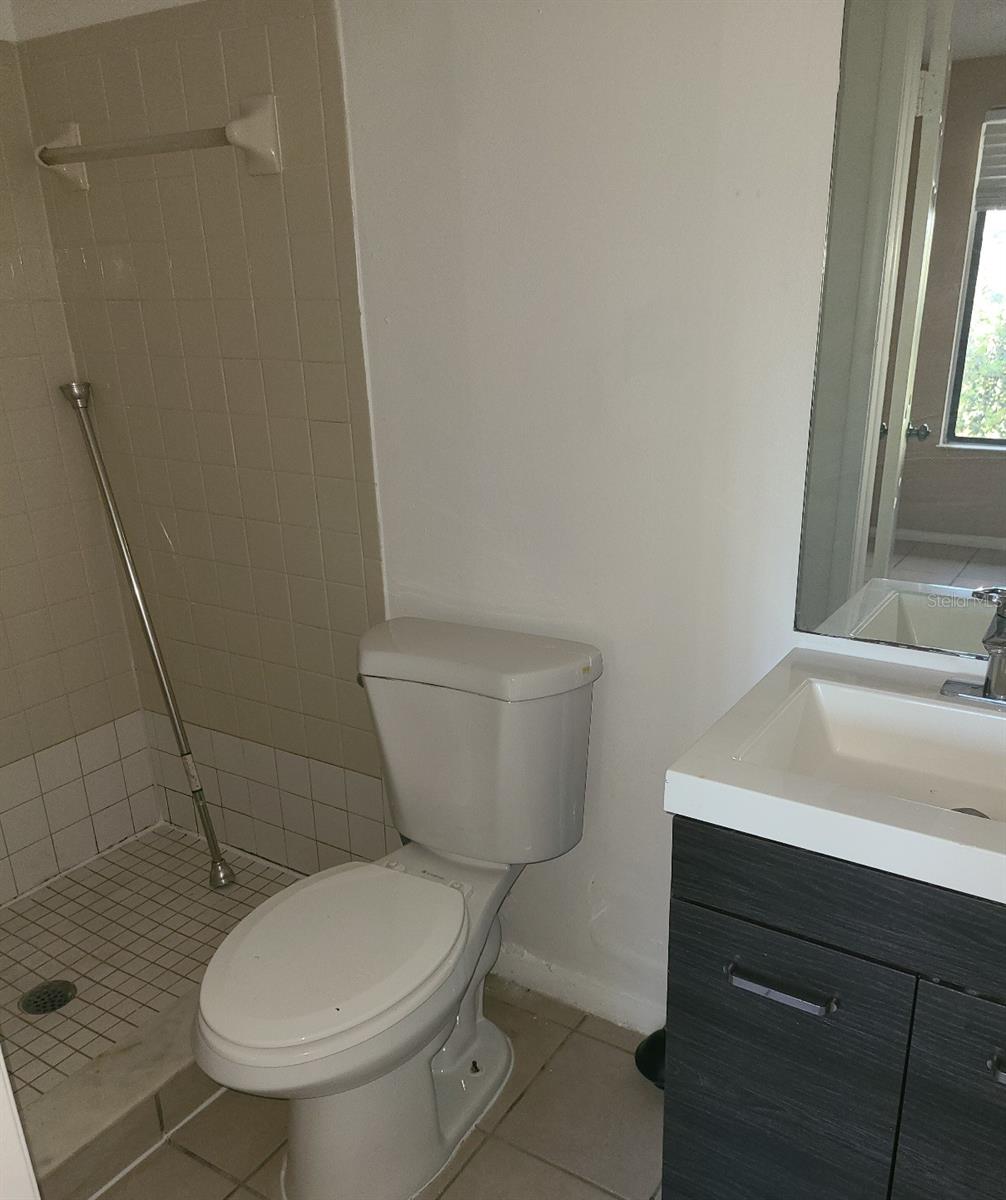 Image 10 of 19 For 4910 Silver Oaks Village B