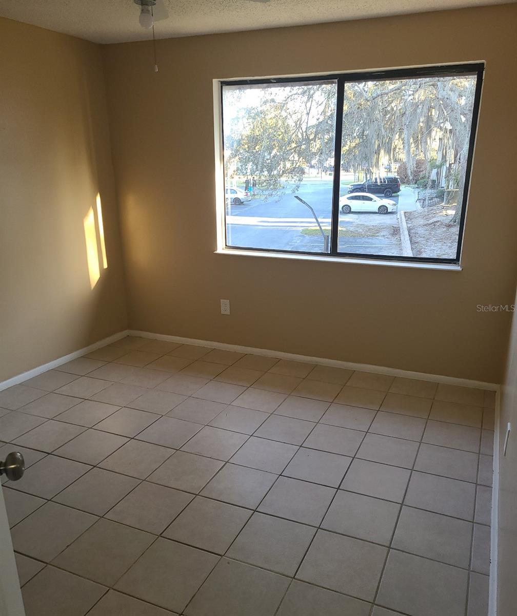 Image 14 of 19 For 4910 Silver Oaks Village B