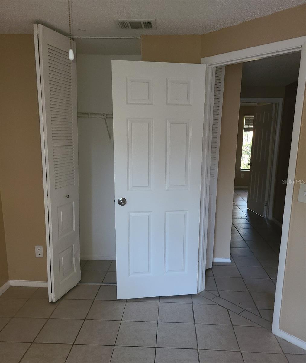 Image 17 of 19 For 4910 Silver Oaks Village B