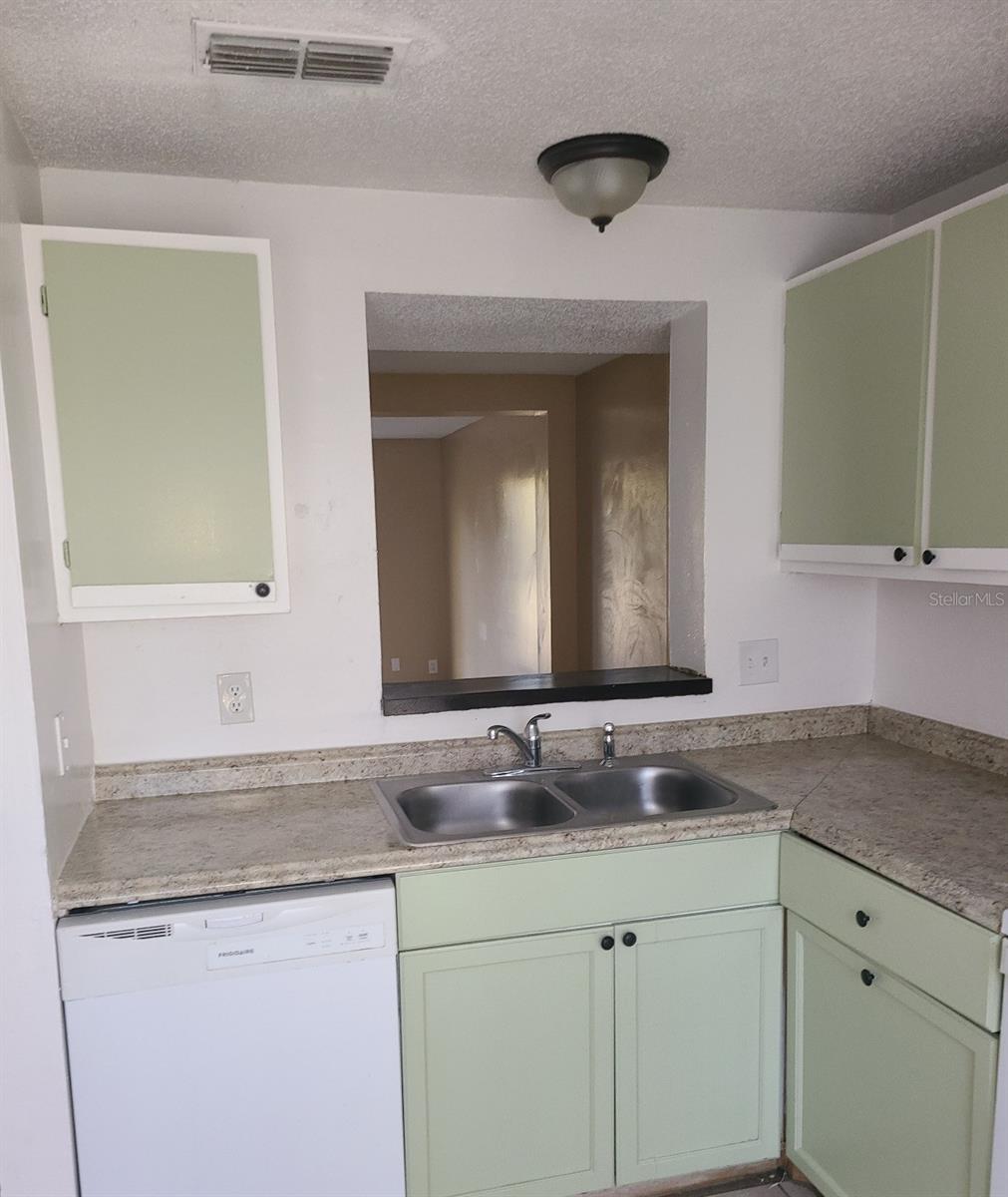 Image 6 of 19 For 4910 Silver Oaks Village B